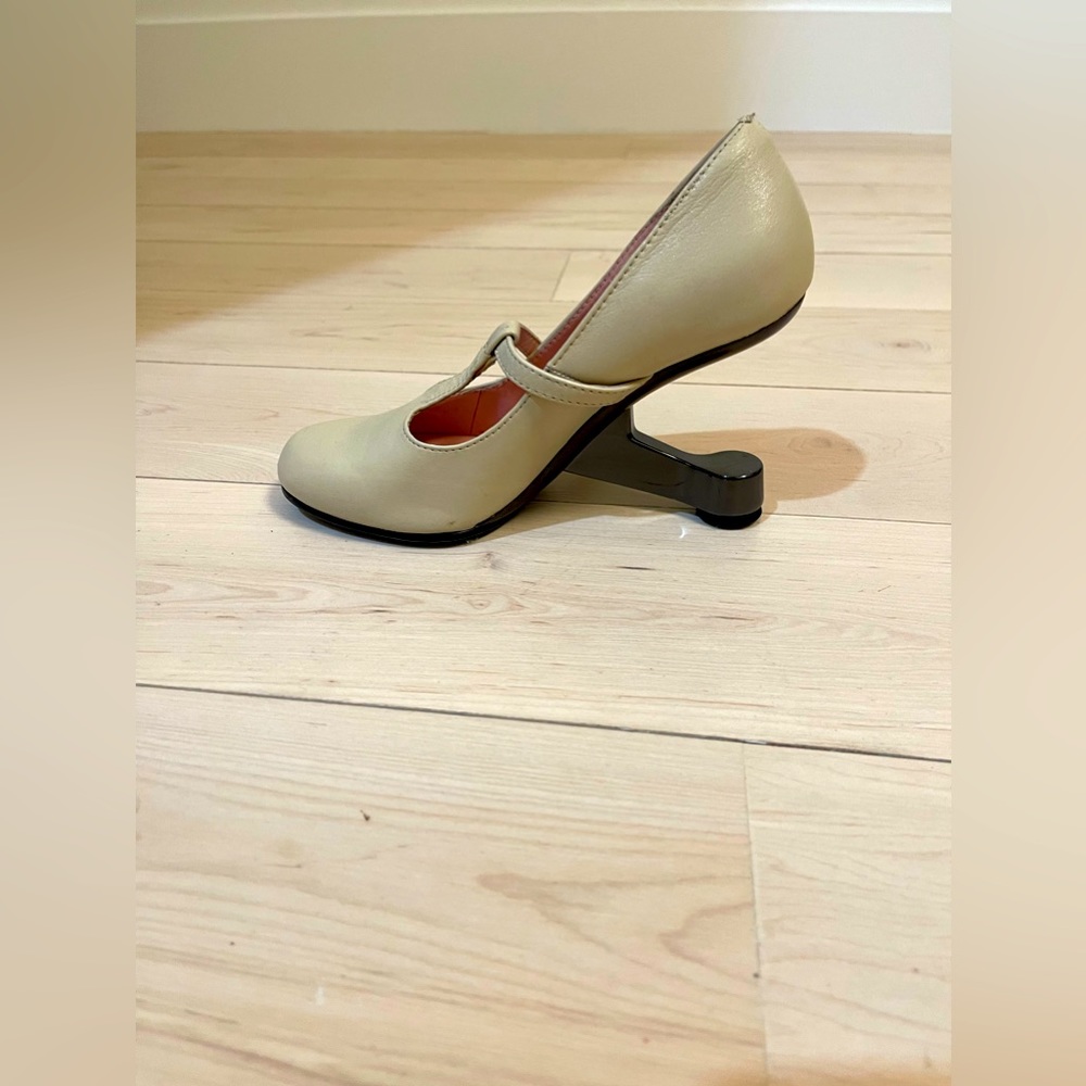 United Nude beige heels. Size 5